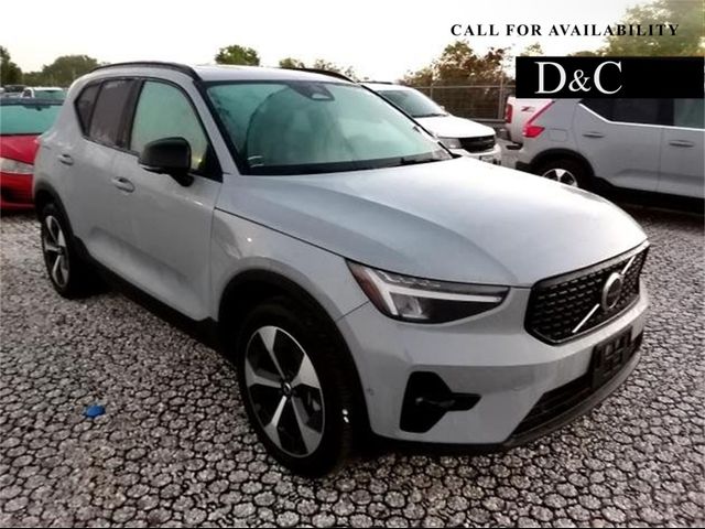 2024 Volvo XC40 Plus Dark Theme