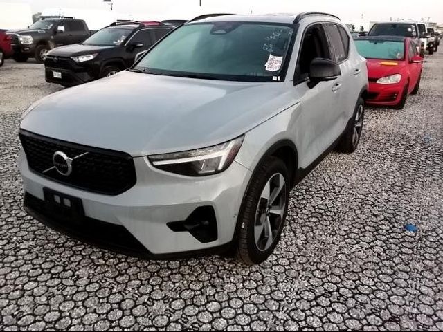 2024 Volvo XC40 Plus Dark Theme