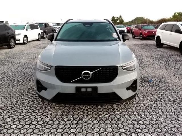 2024 Volvo XC40 Plus Dark Theme