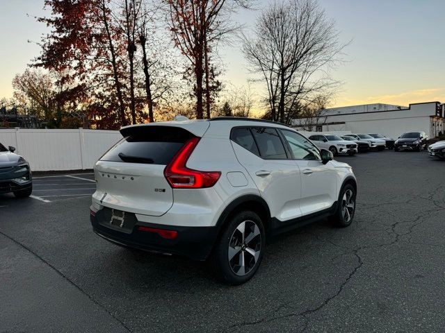 2024 Volvo XC40 Plus Dark Theme