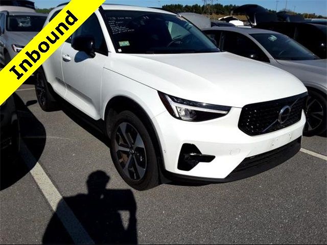 2024 Volvo XC40 Plus Dark Theme