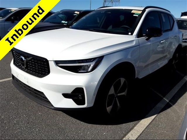 2024 Volvo XC40 Plus Dark Theme