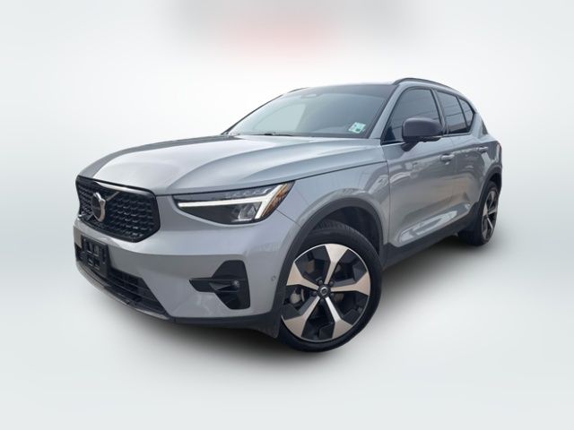 2024 Volvo XC40 Plus Dark Theme