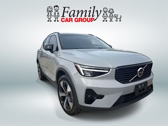 2024 Volvo XC40 Plus Dark Theme