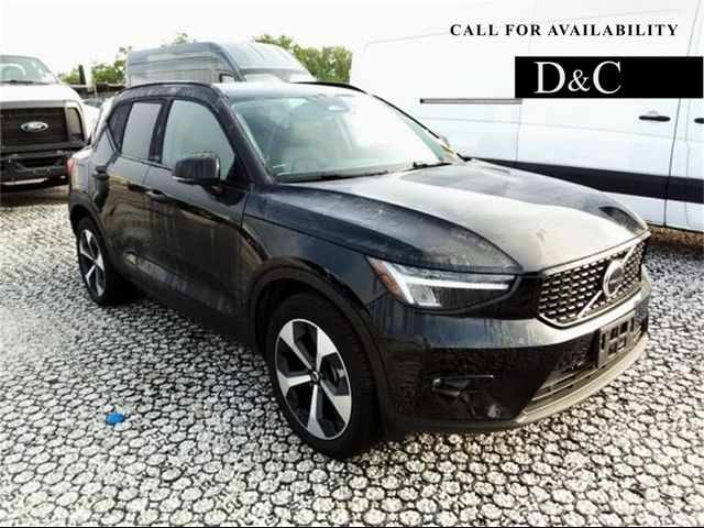 2024 Volvo XC40 Plus Dark Theme