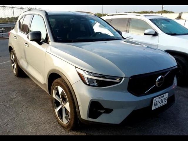 2024 Volvo XC40 Plus Dark Theme