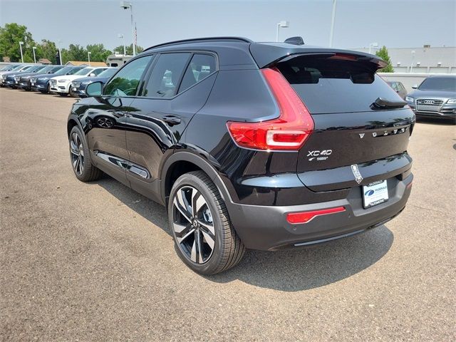 2024 Volvo XC40 Plus Dark Theme