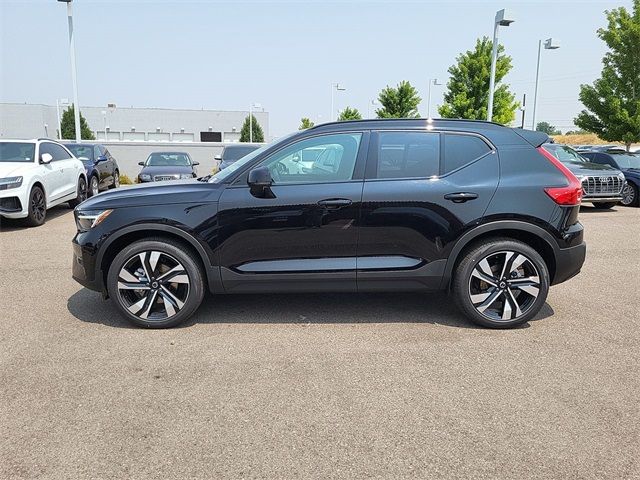 2024 Volvo XC40 Plus Dark Theme