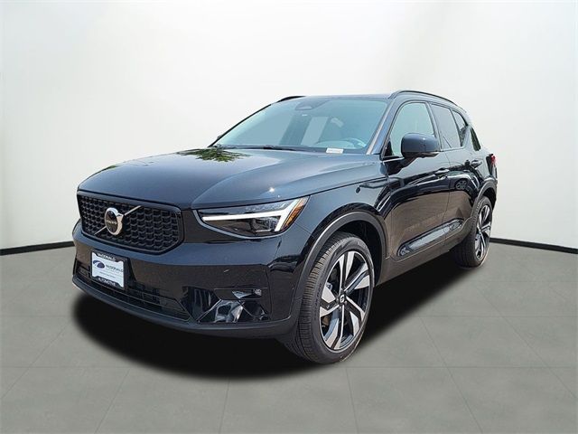 2024 Volvo XC40 Plus Dark Theme