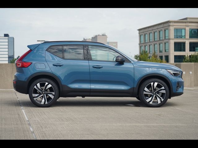 2024 Volvo XC40 Plus Dark Theme