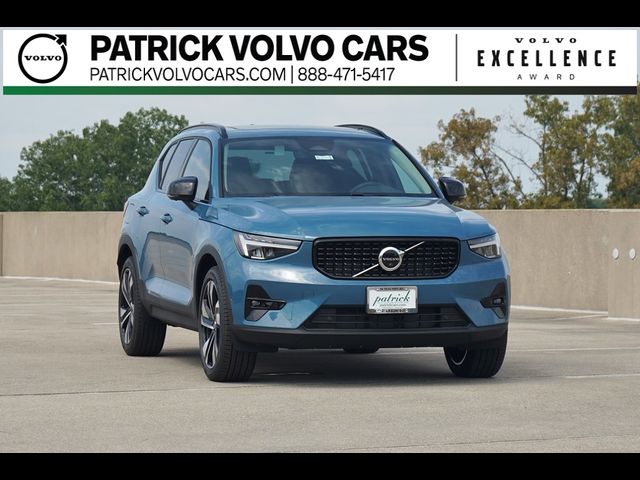 2024 Volvo XC40 Plus Dark Theme