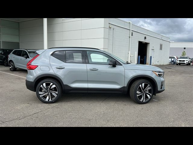 2024 Volvo XC40 Plus Dark Theme