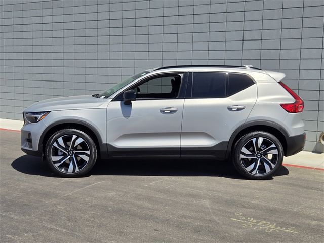 2024 Volvo XC40 Plus Dark Theme