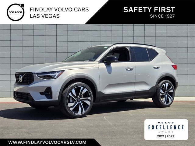 2024 Volvo XC40 Plus Dark Theme