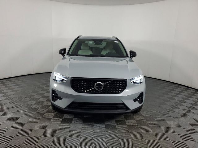 2024 Volvo XC40 Plus Dark Theme