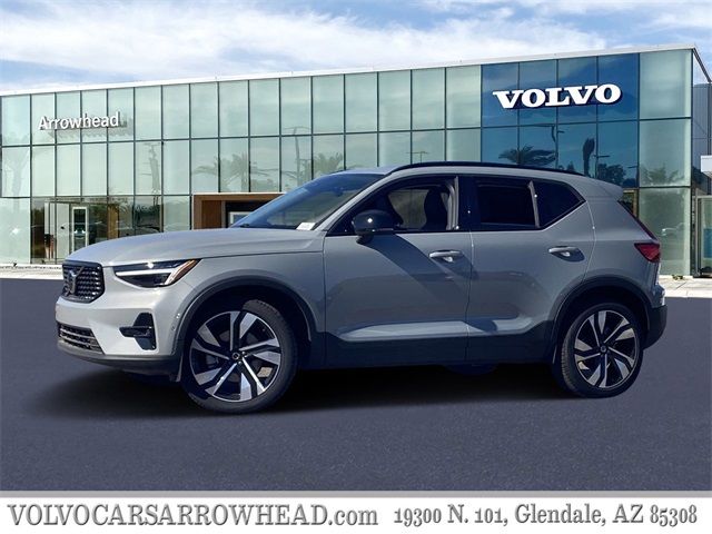 2024 Volvo XC40 Plus Dark Theme