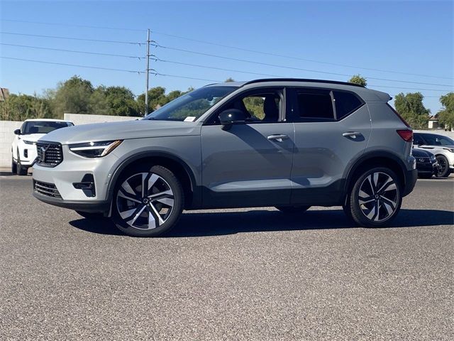 2024 Volvo XC40 Plus Dark Theme