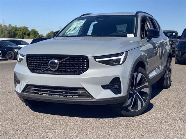 2024 Volvo XC40 Plus Dark Theme