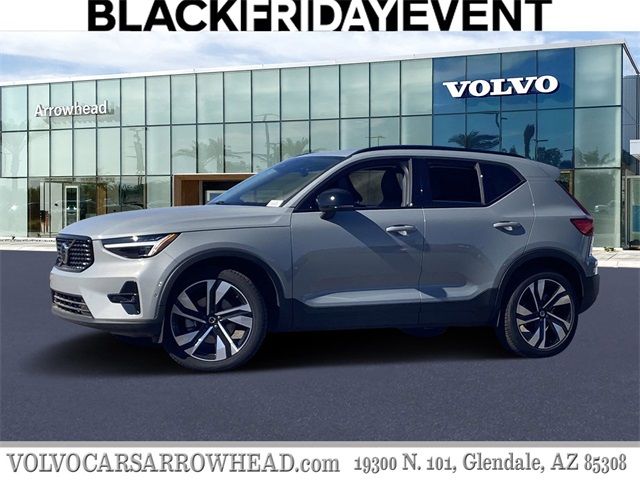 2024 Volvo XC40 Plus Dark Theme