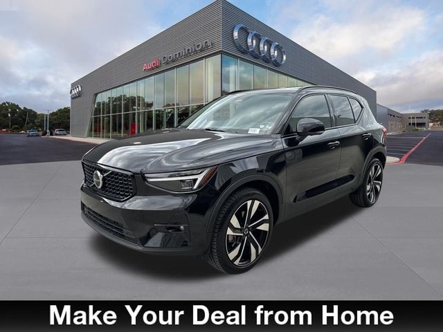 2024 Volvo XC40 Plus Dark Theme