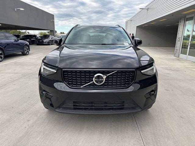 2024 Volvo XC40 Plus Dark Theme