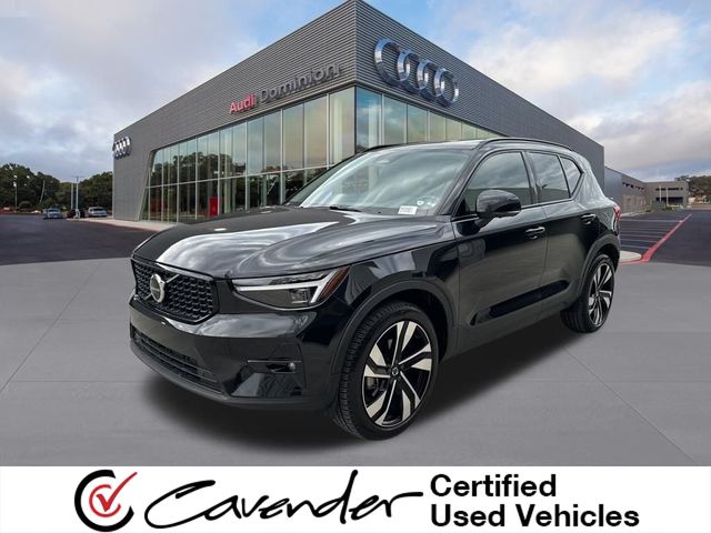 2024 Volvo XC40 Plus Dark Theme