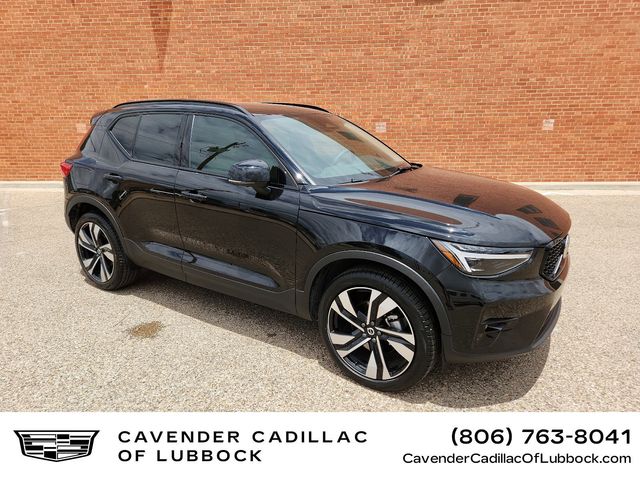 2024 Volvo XC40 Plus Dark Theme