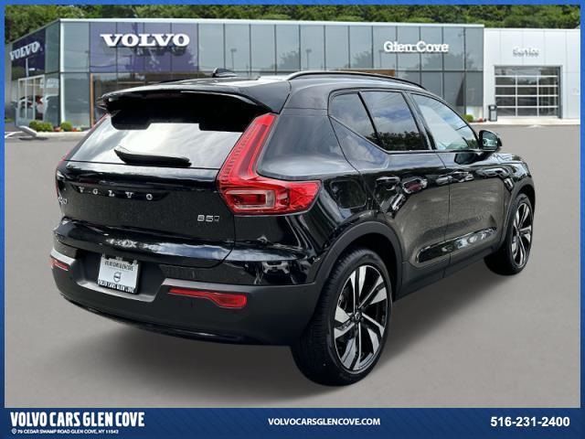 2024 Volvo XC40 Plus Dark Theme