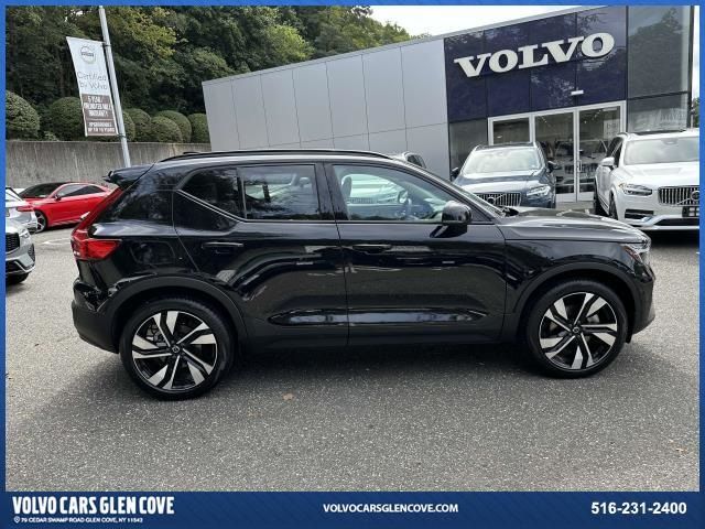 2024 Volvo XC40 Plus Dark Theme