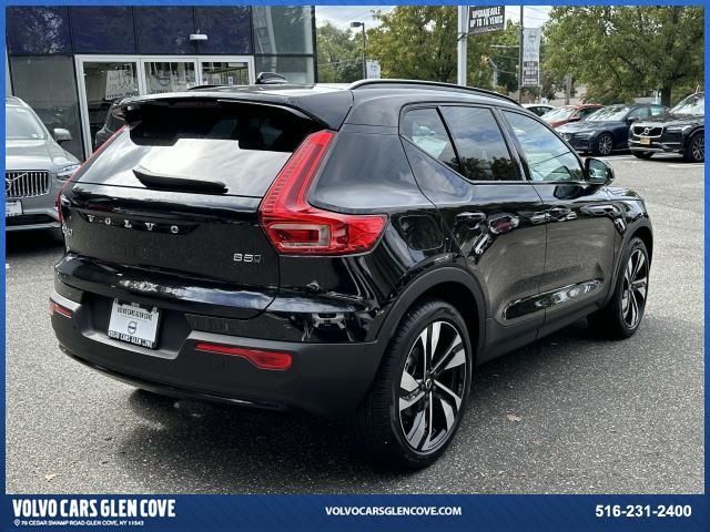 2024 Volvo XC40 Plus Dark Theme