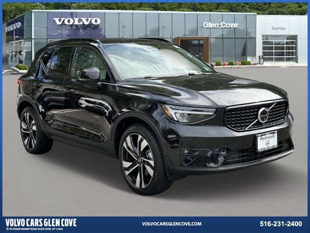 2024 Volvo XC40 Plus Dark Theme