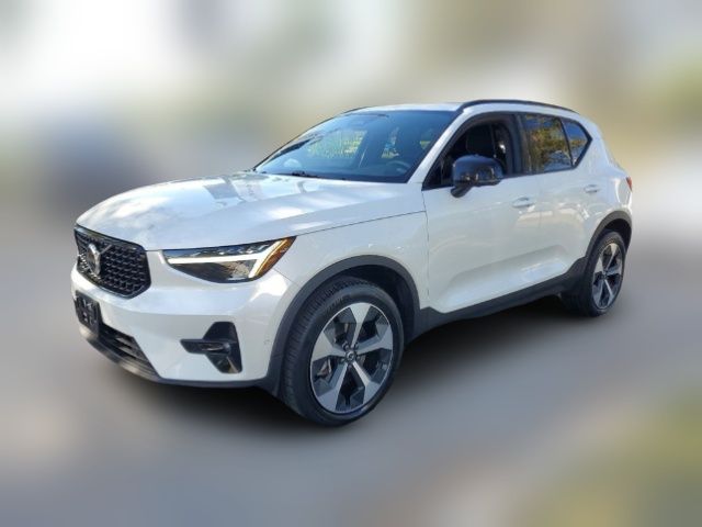 2024 Volvo XC40 Plus Dark Theme