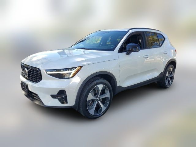 2024 Volvo XC40 Plus Dark Theme