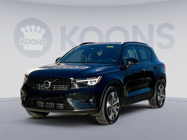 2024 Volvo XC40 Plus Dark Theme