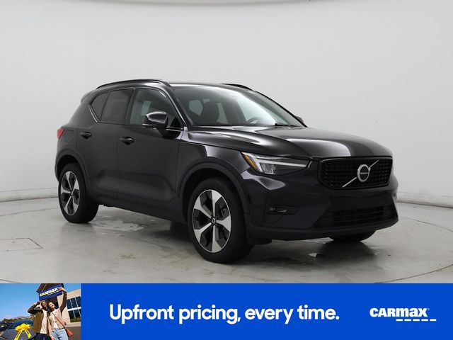 2024 Volvo XC40 Plus Dark Theme