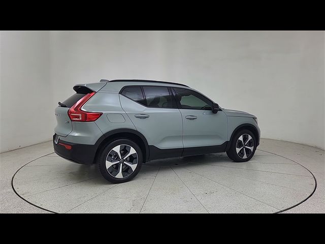 2024 Volvo XC40 Plus Dark Theme