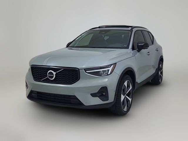 2024 Volvo XC40 Plus Dark Theme