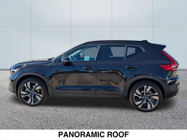 2024 Volvo XC40 Plus Dark Theme