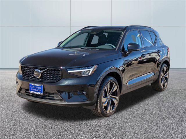 2024 Volvo XC40 Plus Dark Theme