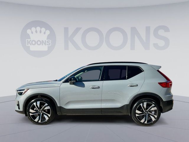 2024 Volvo XC40 Plus Dark Theme