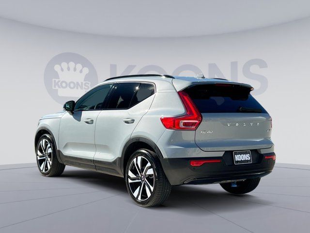 2024 Volvo XC40 Plus Dark Theme