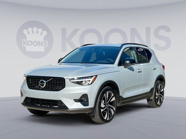 2024 Volvo XC40 Plus Dark Theme