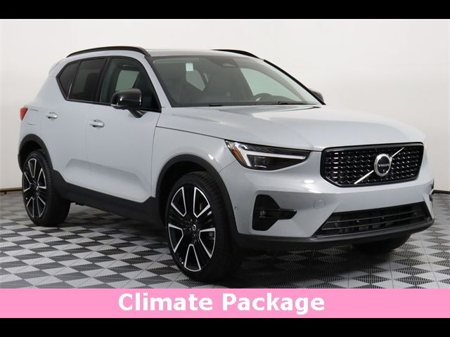 2024 Volvo XC40 Plus Dark Theme