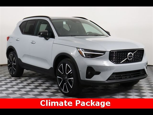 2024 Volvo XC40 Plus Dark Theme