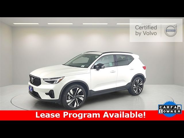 2024 Volvo XC40 Plus Dark Theme