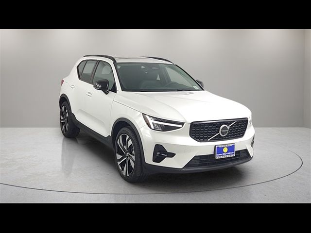 2024 Volvo XC40 Plus Dark Theme