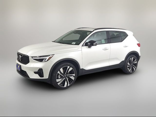 2024 Volvo XC40 Plus Dark Theme