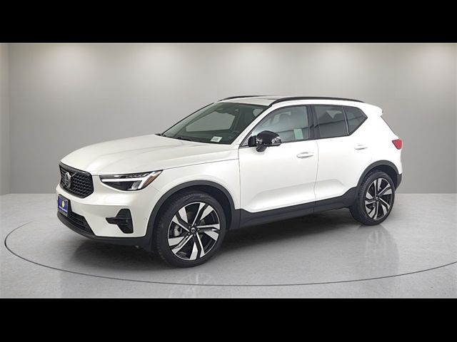 2024 Volvo XC40 Plus Dark Theme