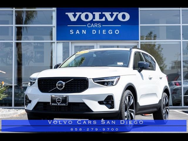 2024 Volvo XC40 Plus Dark Theme