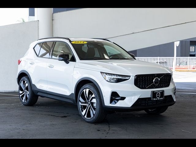 2024 Volvo XC40 Plus Dark Theme